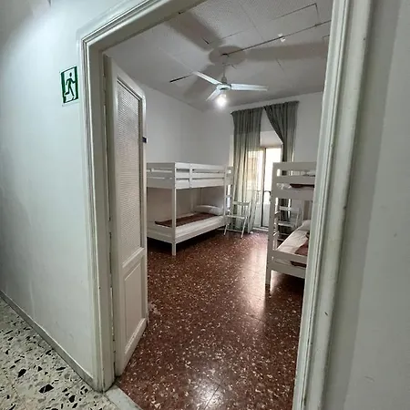 Hostel Magenta *